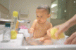 Cuidados na - hora do banho do bebê