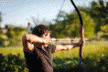 Já pensou em  - praticar arco e flecha?